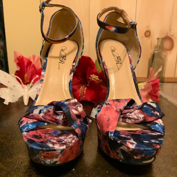 🌈 Wild Rose Rosa-16 Ankle Strappy, Peep Toe Heels - Picture 2 of 8